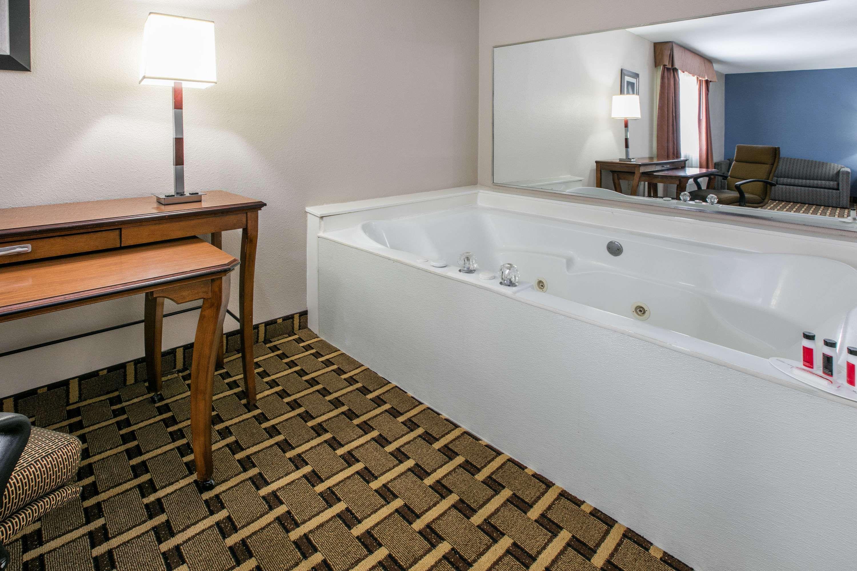 Hotel Baymont By Wyndham Lawton Extérieur photo